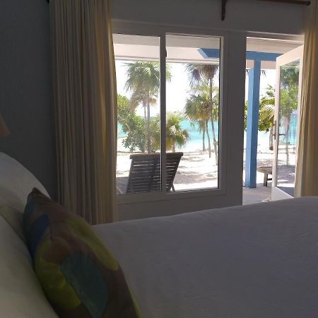 Pelican Beach Hotel Whitby Ngoại thất bức ảnh