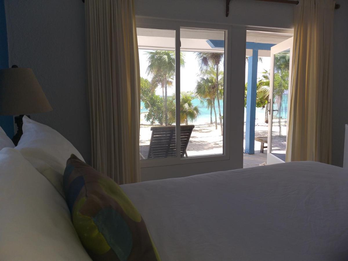 Pelican Beach Hotel Whitby Ngoại thất bức ảnh
