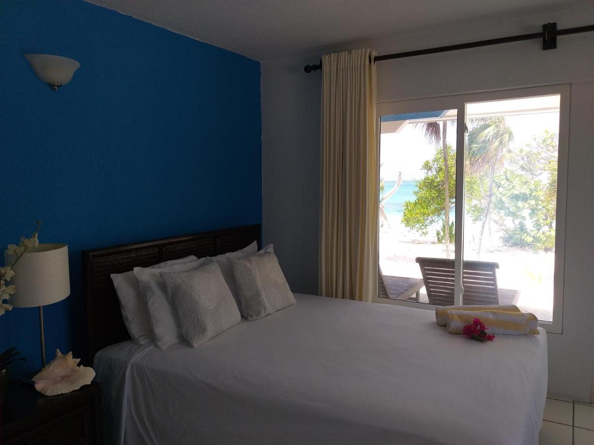 Pelican Beach Hotel Whitby Ngoại thất bức ảnh