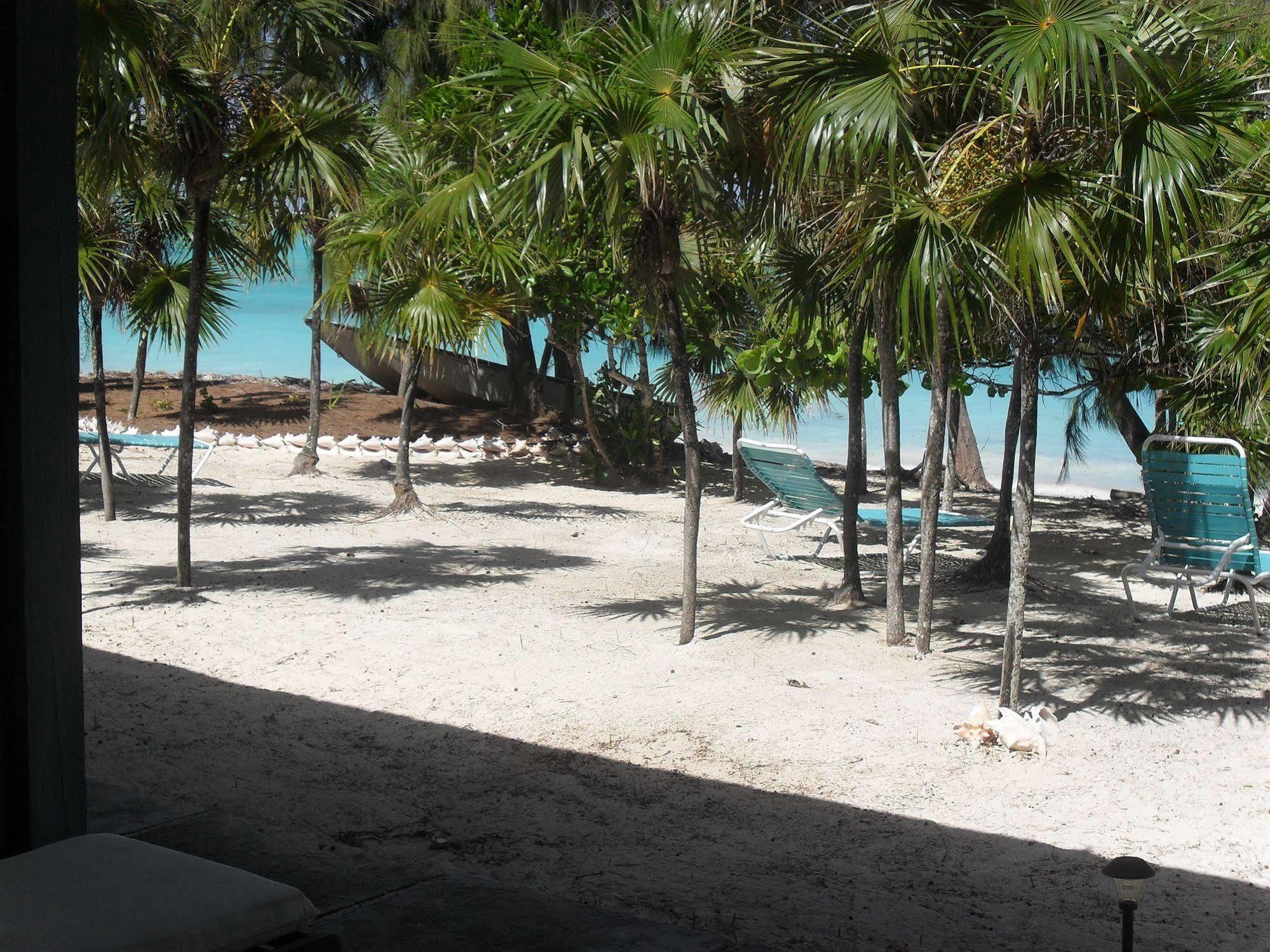 Pelican Beach Hotel Whitby Ngoại thất bức ảnh